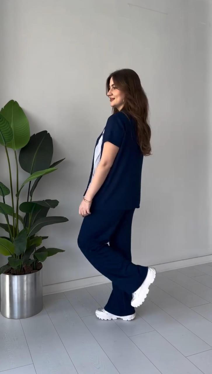 Relaxed Two-Piece Side-Panel Top & Wide-Leg Pants Set