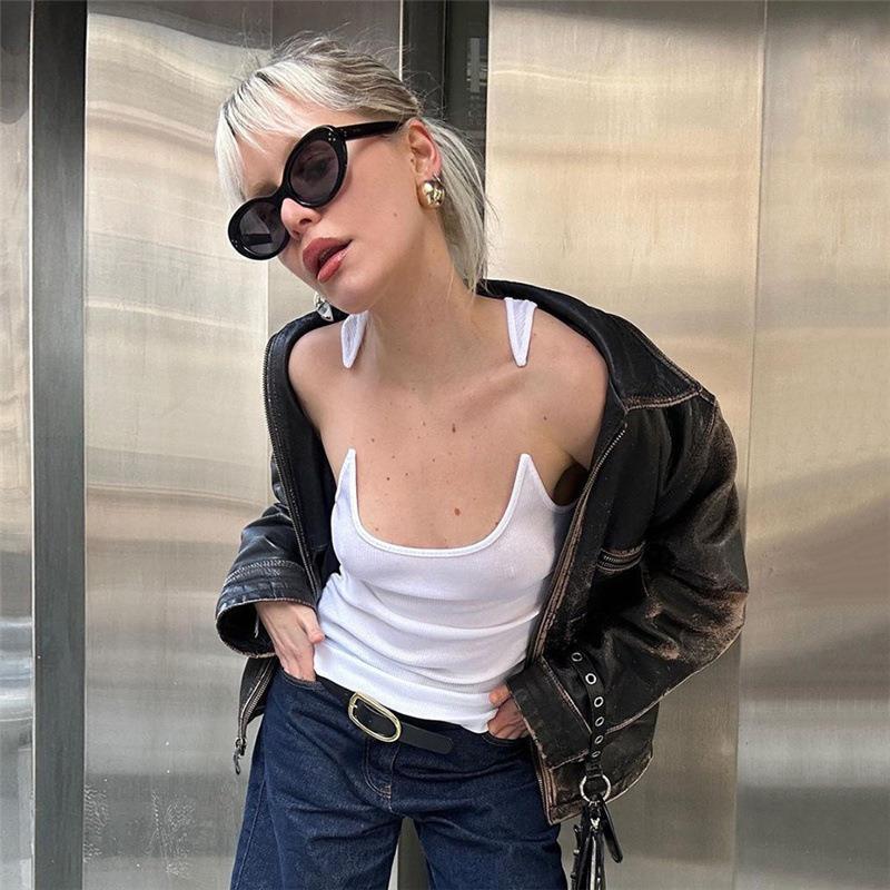 🔥BUY 3 GET 50% OFF💝Women's Unique Invisible Strap Slim Fit Tank Top
